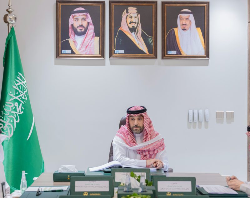 نائب أمير الحدود الشمالية يرأس اجتماع لجنة متابعة تنفيذ المشروعات بالمنطقة