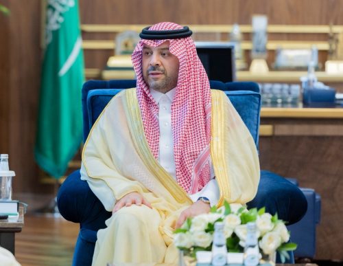 بالصور.. رئيس بلدية طريف يتابع ميدانياً أعمال السفلتة في حي الخليج