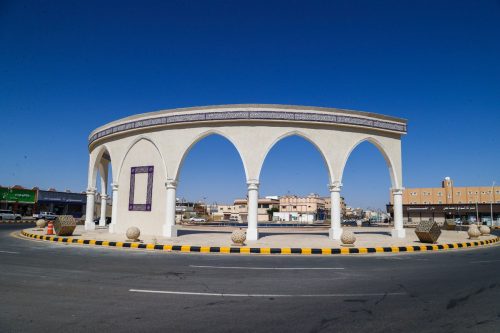 مكافحة المخدرات تقبض على شخص بمنطقة الحدود الشمالية لترويجه مادة الحشيش المخدر