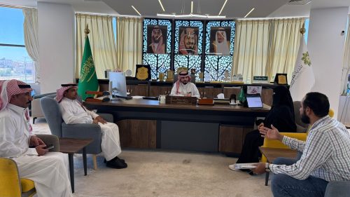 بالصور.. محافظ طريف يقف ميدانياً على مغسلة تجهيز الموتى والمقابر للاطلاع على جاهزيتها