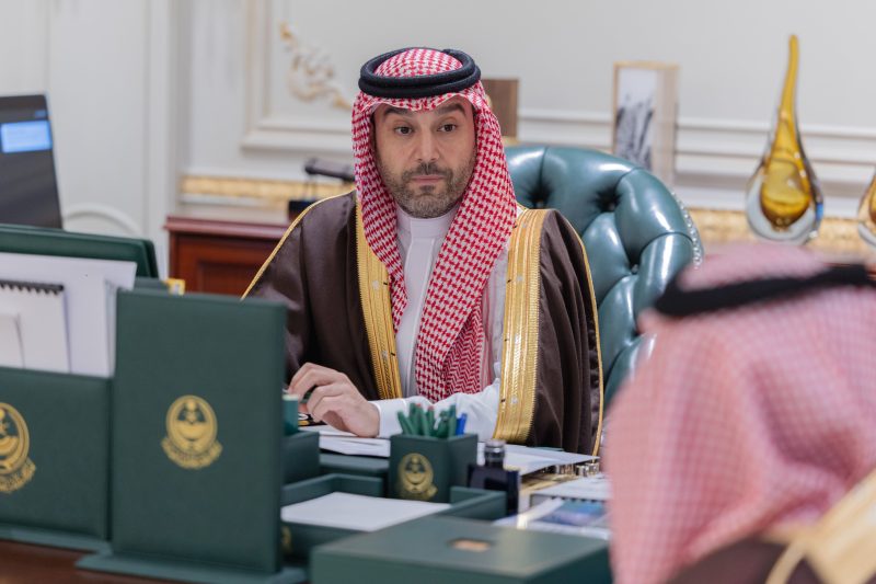 نائب أمير الحدود الشمالية يستقبل مدير نادي وزارة الداخلية بالمنطقة