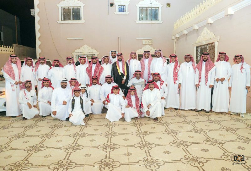 بالصور.. سلامة بن ربيع الرويلي يحتفل بزواج ابنه “صقر”