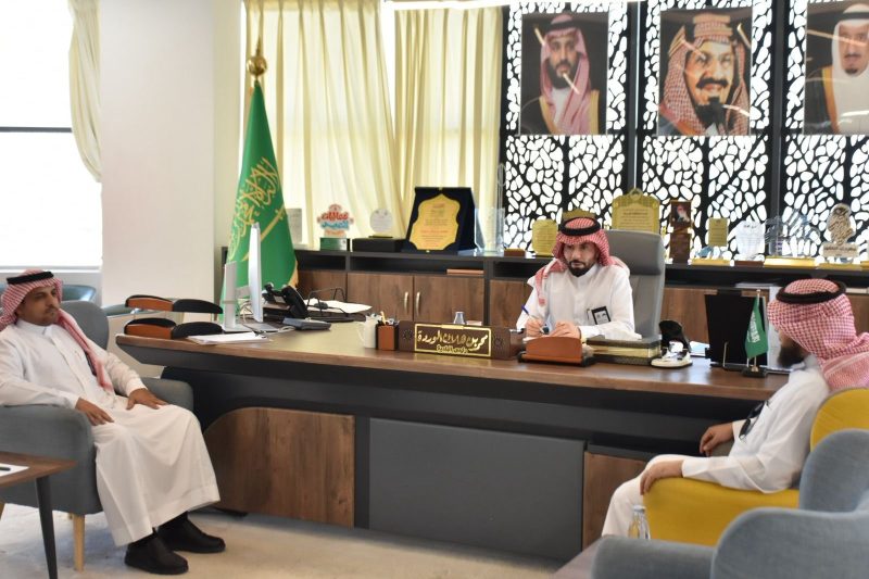 بلدية طريف تبحث تعزيز التعاون مع شركة أسمنت المنطقة الشمالية