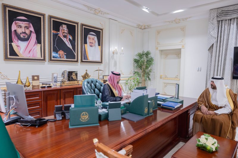 نائب أمير الحدود الشمالية يستقبل مدير المركز الوطني للأرصاد بعرعر