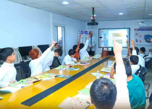 بالفيديو والصور .. ابتدائية مدارس الوعد النموذجية تنفذ برنامج «مقياس ذكاء» لطلاب الصف الأول
