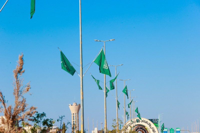 بالفيديو والصور.. تجهيزات وطنية تزيّن شوارع وميادين طريف احتفاءً باليوم الوطني السعودي