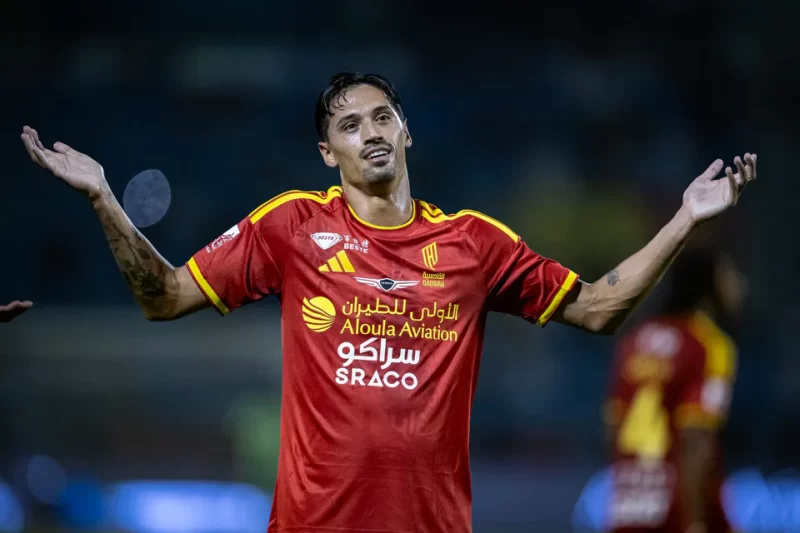 القادسية يُسقط الأهلي بثلاثية ويقفز للمركز الثاني في دوري روشن
