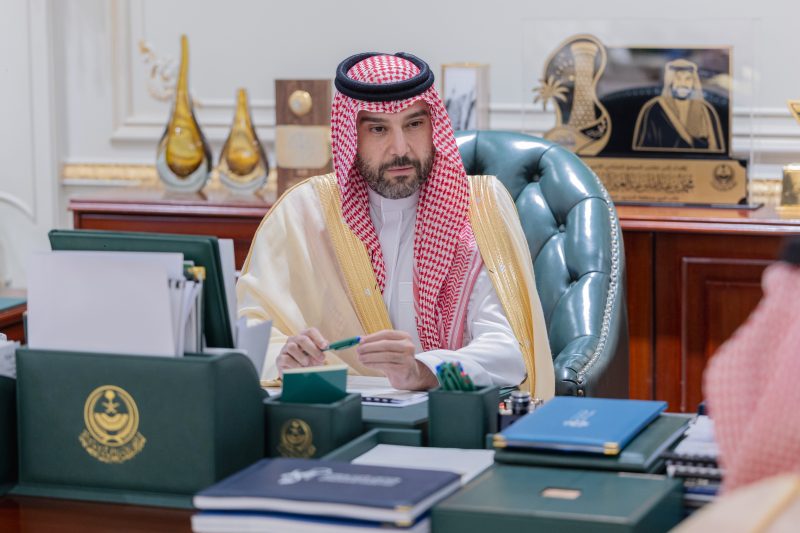 نائب أمير الحدود الشمالية يتسلّم التقرير السنوي لجمعية “خير” لحفظ النعمة لعام 2025
