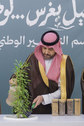 بلدية طريف تواصل أعمال صيانة وتنظيف قنوات تصريف مياه الأمطار