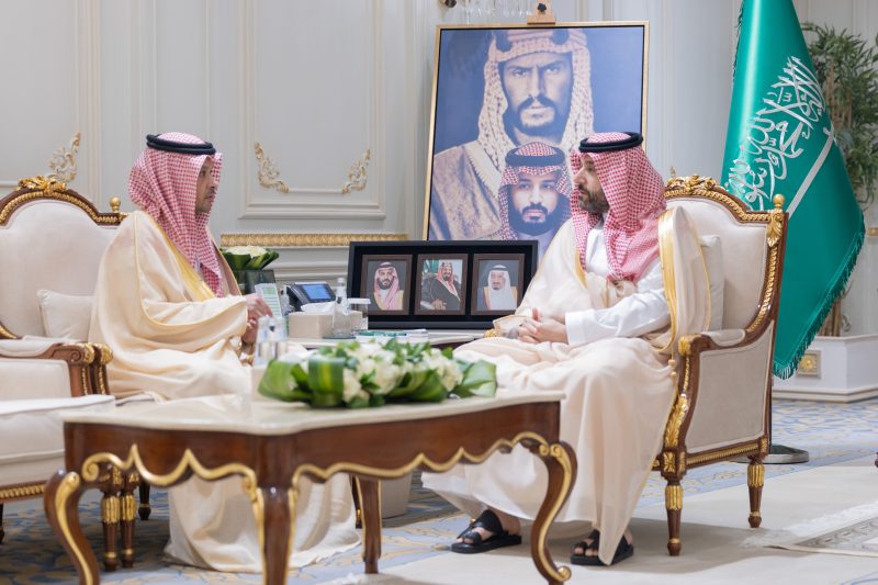 نائب أمير الحدود الشمالية يطّلع على مراحل تحقيق معايير برنامج المدن الصحية بالمنطقة