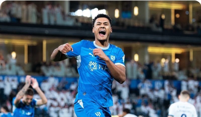الهلال يستعيد الصدارة بثنائية واتكينز ونيفيز في مرمى الفتح