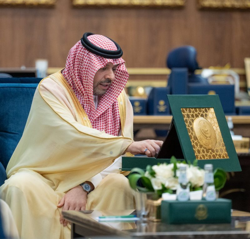 أمير الحدود الشمالية يدشّن برنامج “البناء العقدي” بالمنطقة