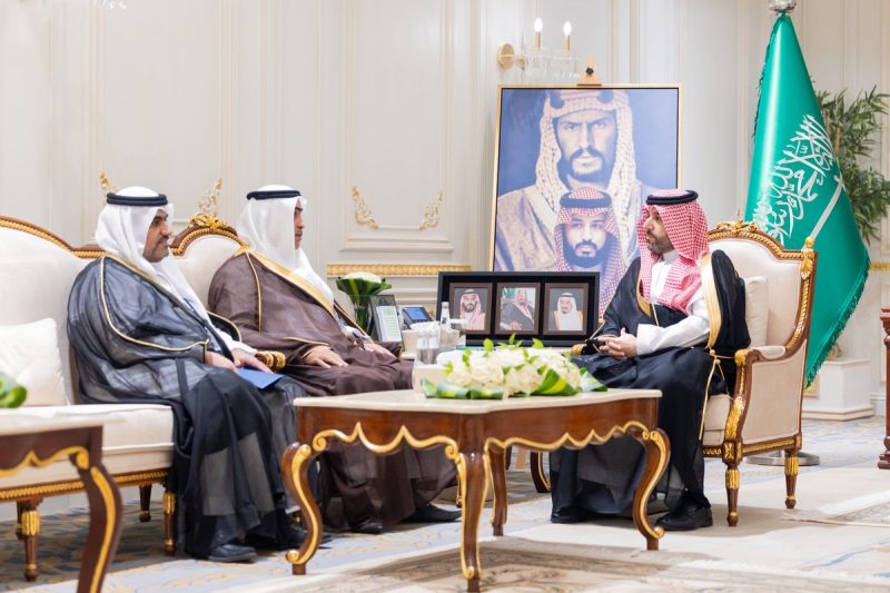 نائب أمير الحدود الشمالية يتسلّم التقرير السنوي للجنة “تراحم” بالمنطقة