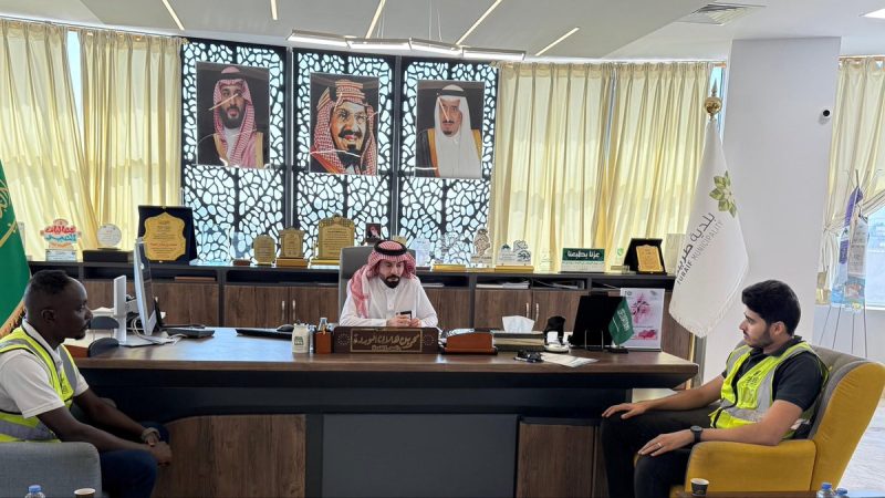 بالصور.. رئيس بلدية طريف يعقد اجتماع لمتابعة دراسة مرورية للتقاطعات ومؤشرات الأداء