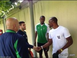 النيجيري اسحاق بروميس يصل مقر بعثة الأهلي