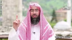 بالفيديو.. “وحيد القرن” العملاق يطير معلقاً في مروحية