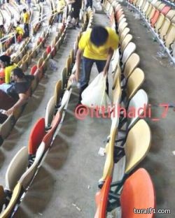 إشادات كبيرة بلقطة أظهرت مشجع اتحادي ينظف مكانه بعد مباراة فريقه مع الفتح
