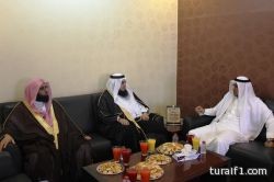 مدير عام فرع الرئاسة العامة للأمر بالمعروف بالحدود الشمالية يقوم بزيارة لفرع هيئة التحقيق والإدعاء العام بالمنطقة