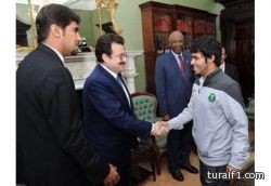 محمد بن نواف يحتفي ببعثة المنتخب في لندن