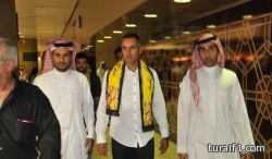 مدرب التعاون يصل مطار الملك خالد بالرياض