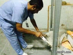 أمانة جدة تغلق مستودعاً وتتلف مواد غذائية فاسدة بحي بريمان