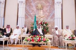 خادم الحرمين: على المعلمين والمربين أن يهيئوا الطلبة لخوض حياة تقبل الآخر، تحاوره وتناقشه بالتي هي أحسن