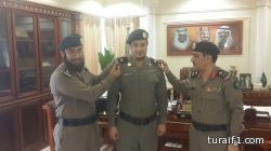 اللواء الزهراني يقلد الناطق الإعلامي بمدني الشمالية رتبة رائد