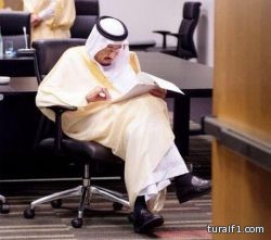 شاهد.. في لقطة مميزة ولي العهد يدقق في قرارات قمة العشرين