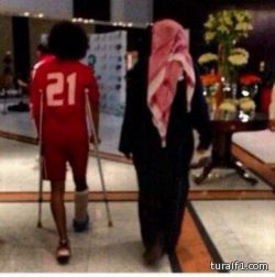 مساعد الرئيس العام لرعاية الشباب ورئيس اللجنة العليا المنظمة في سيارة واحدة لدعم المنتخب