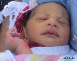 خرج حيا.. طفل رضيع رمته أمه في الصرف الصحي لمدة 5 أيام