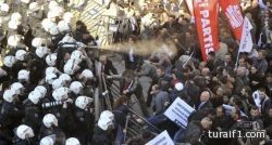 الشرطة التركية تفرق مظاهرة للمدرسين بقنابل الغاز فى إسطنبول