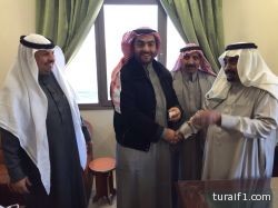 محافظ طريف يستقبل الشيخ ممدوح بن أنور فواز الشعلان في مكتبه