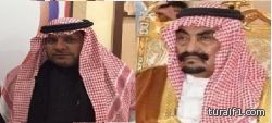 محافظ طريف يهدي رئيس نادي الصمود الأستاذ جزاء الرويلي مشلحه الخاص بمناسبة بطولة كرة القدم