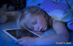 دراسة تحذر من نوم الأطفال في غرف نوم بها أجهزة إلكترونية