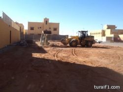 بالصور : لجنة التعديات تزيل تعديات داخل أحد الأحياء بطريف