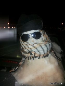 بالصور أهالي طريف يستمتعون بتصاميم “رجل الثلج”