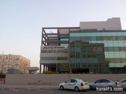 بالفيديو.. رجل أمن يركل مواطناً ويدهسه بقدمه.. و”الشرطة” تتوعده بالعقاب