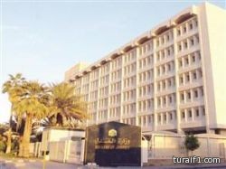 منح القضاة صلاحية تحويل الأموال من حساب المماطلين في تسديد الإيجار لصالح مالك العقار