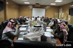 بلدية القريات تعقد اجتماع بمدراء الادارات والأقسام لشرح لائحة ” تحصيل الديون “