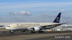 قائد طائرة “السعودية” يأمر بإنزال المسافرين قُبيل الإقلاع ويُخضعهم للتفتيش بعد مكالمة مريبة لأحد الركاب v