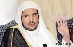 بالصورة.. وزير العدل السابق يترك الهدايا في مكتبه إبراءً للذمة