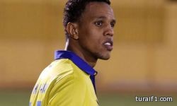 عبدالله العنزي يهنيء زميله محمد حميدان العنزي بمناسبة المولود الجديد