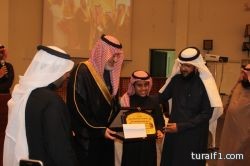 بعد فوزه بالمركز السادس على مستوى المملكة .. أدبي الشمالية يكرم الطالب :عبدالله التويجري ووالده‎