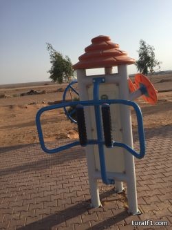 بلدية طريف تجهز منظومة متكاملة للمشى الصحي شرق طريف ( صور )