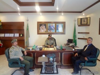 مدير جوازات الشمالية وممثل السفارة اليمنية بالمنطقة يبحثان تطورات عملية تصحيح أوضاع الأشقاء اليمنيين