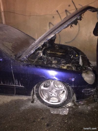 بالصور..نشوب حريق بسيارة مرسيدس بالشارع العام بطريف والدفاع المدني يسيطر على الحريق في وقت قياسي