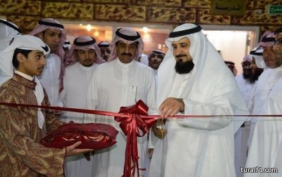 بالصور والفيديو… القريشي يفتتح معرض دمج الأسرة بالتعليم بمشاركة 21 مدرسة بعرعر