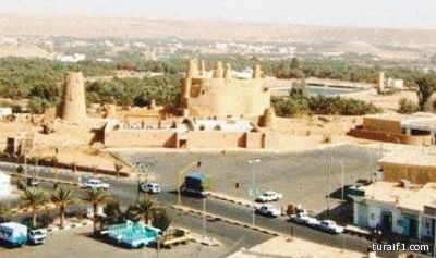 طفلة صينية بعمر عامين تقود دراجة بخارية بسرعة كبيرة