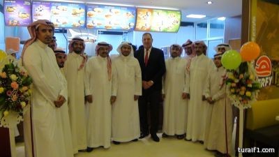 بالصور..هرفي تفتتح فرعها الجديد بطريف