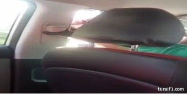 بالفيديو..سائق أجرة أردني يوجه سيلا من الألفاظ الخارجة لسيدة سعودية والمسؤولين السعوديين في أحد شوارع الأردن